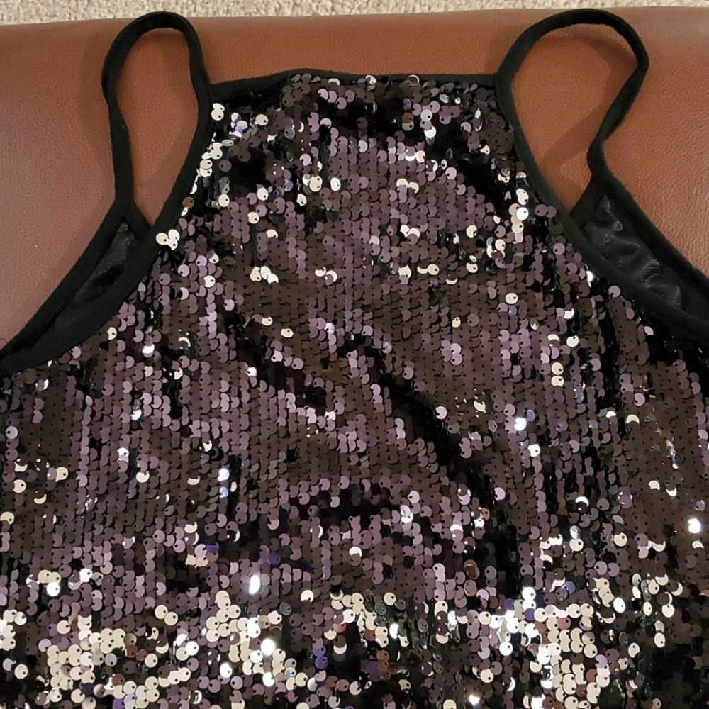 Top - Picture 2 of 2